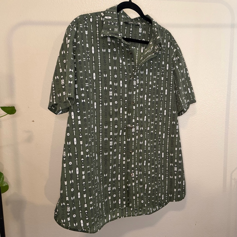 North Face Men's Green Patterned Shirt